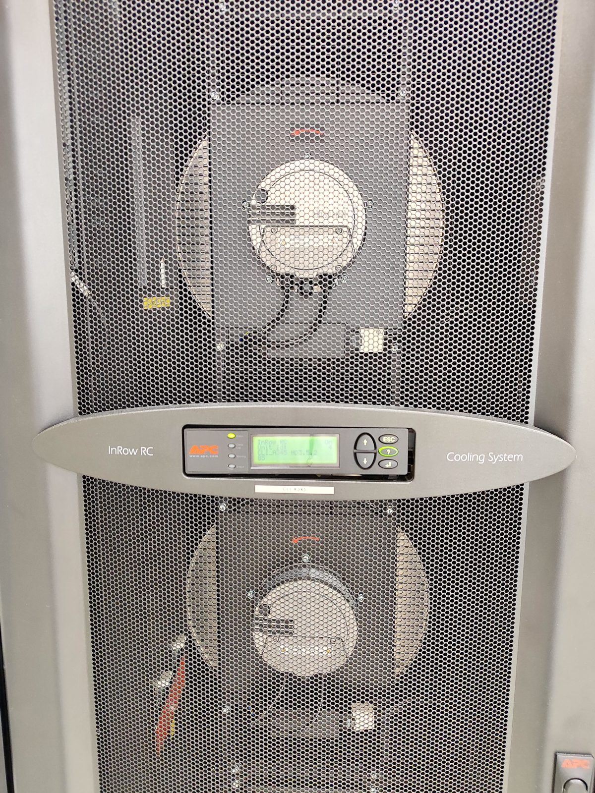 Installation de climatisation dans la salle haute densité des salles privatives AlpineDC à Crissier
